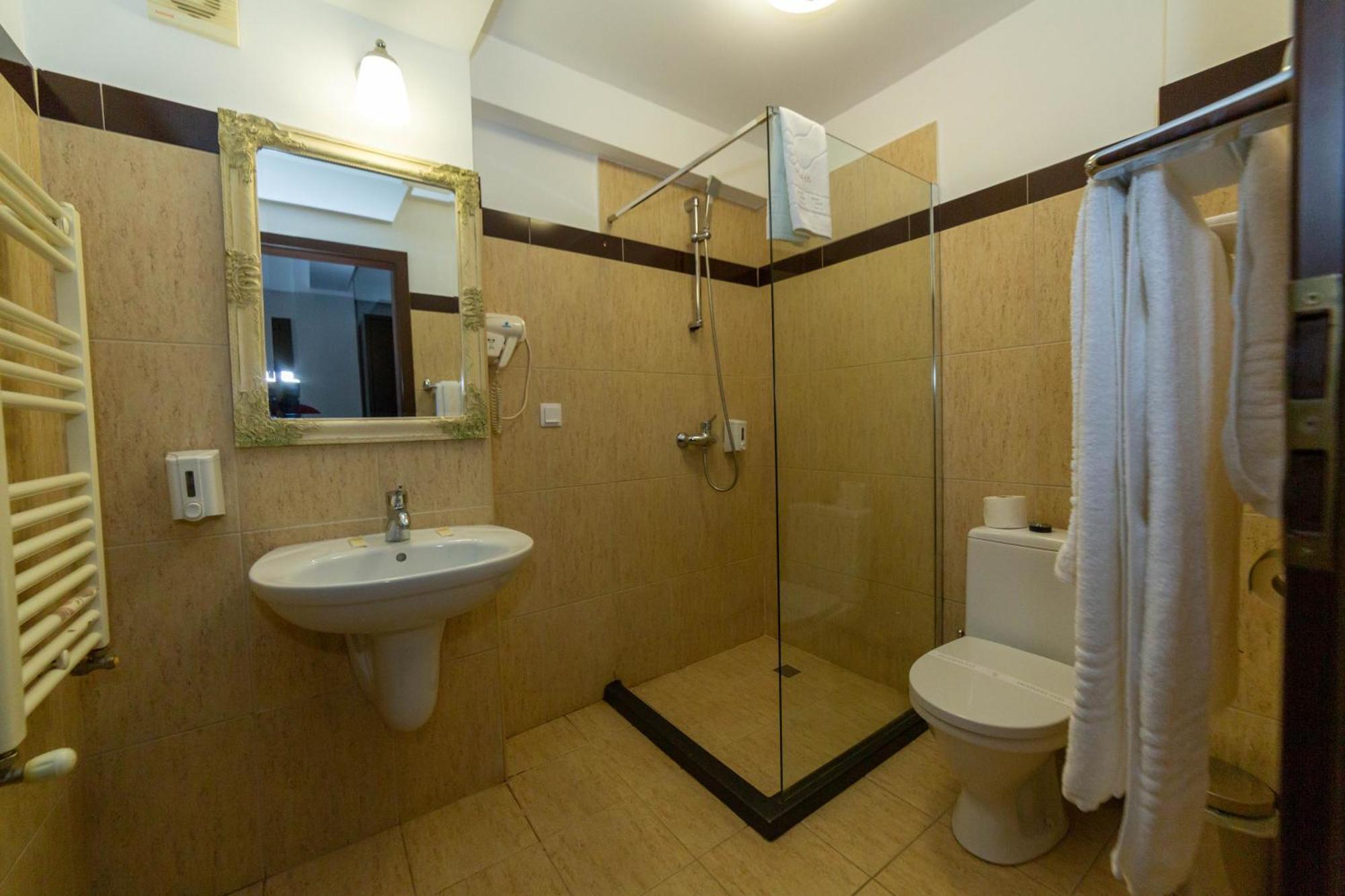 Hotel Restaurant Alesia Corunca Екстериор снимка